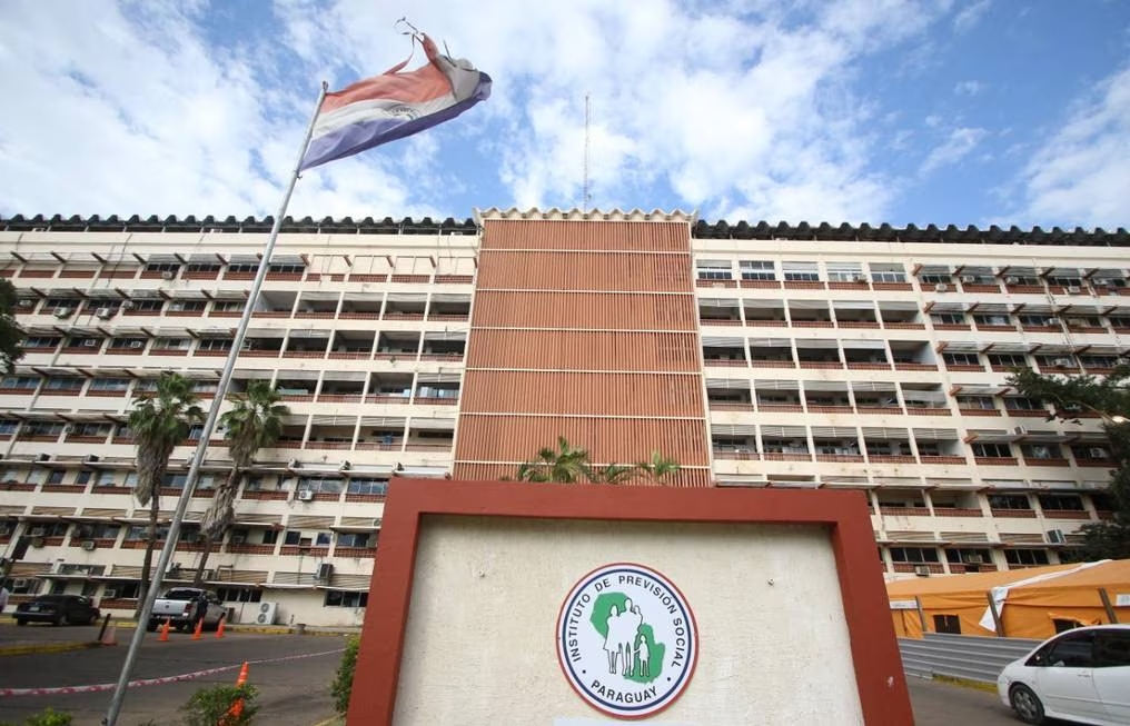 (Radio Ñanduti) Extitular del IPS considera que la previsional «va de tropiezo en tropiezo”