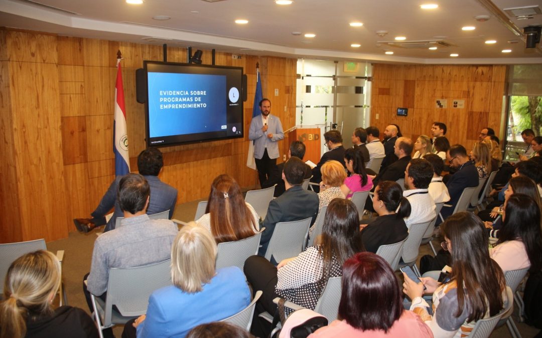 (5Días) “Es caro ser informal en Paraguay”, destacan especialistas en foro realizado en el BID