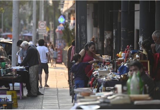 (Megacadena) Pese al crecimiento económico, la informalidad laboral en Paraguay no disminuye sino que se expande