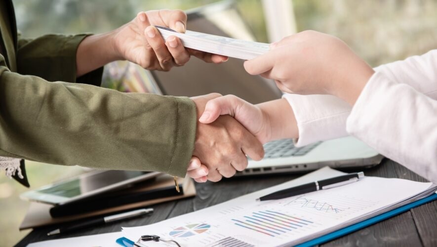 (MarketData) Asoban estima un crecimiento del 21% en créditos y destaca la estabilidad del sistema financiero