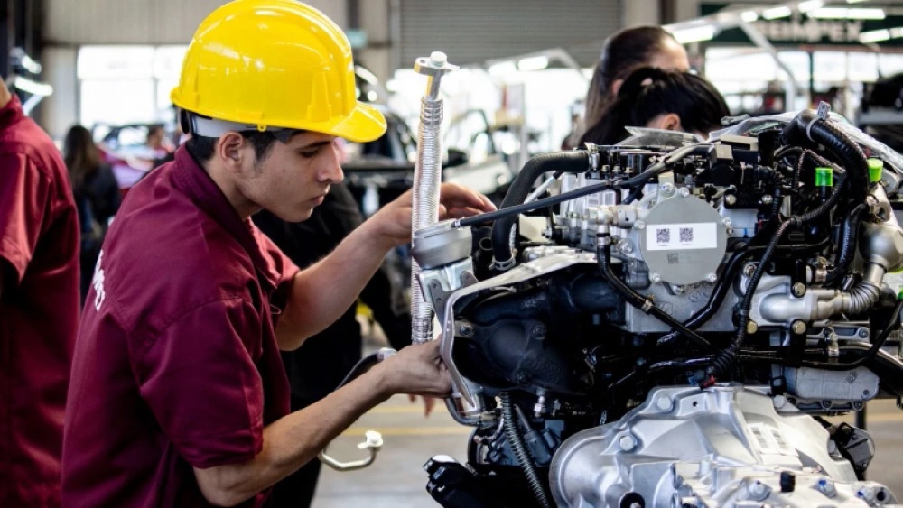 (Última Hora) Servicios y manufactura empujarán PIB