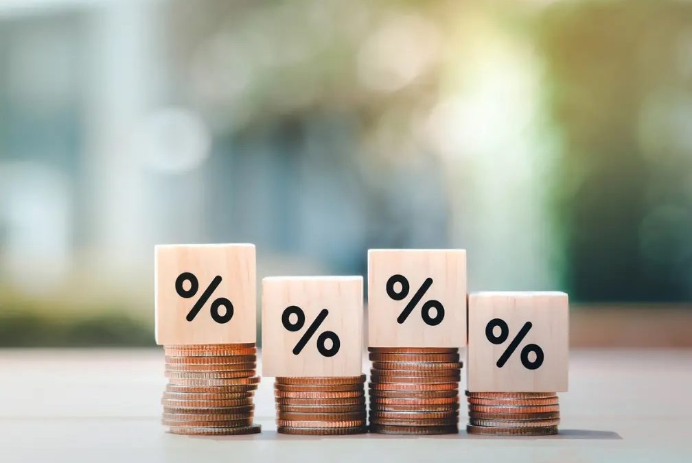 Octubre continúa con caída en las tasas de interés del sistema bancario​