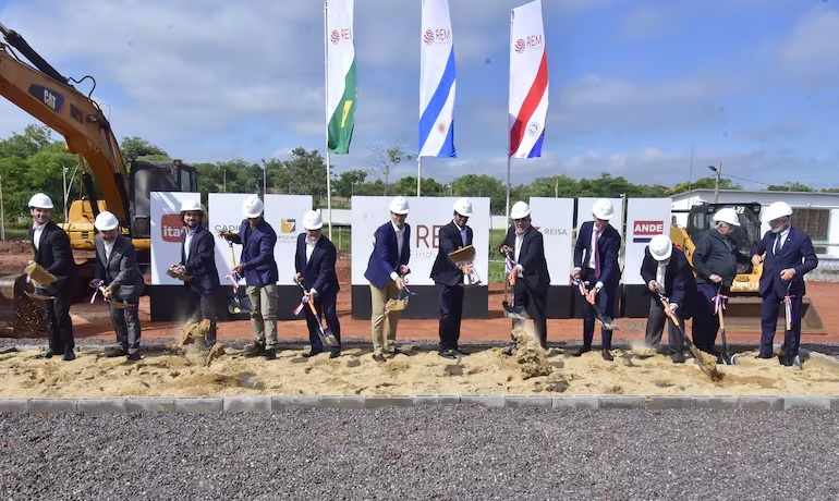 (ABC Color) Arrancó la instalación de la electrointensiva que usará casi la mitad de la energía de Acaray