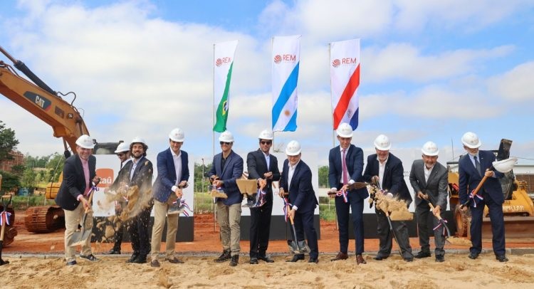 (Revista Plus) Invierten US$ 40 millones en planta industrial electrointensiva en Limpio