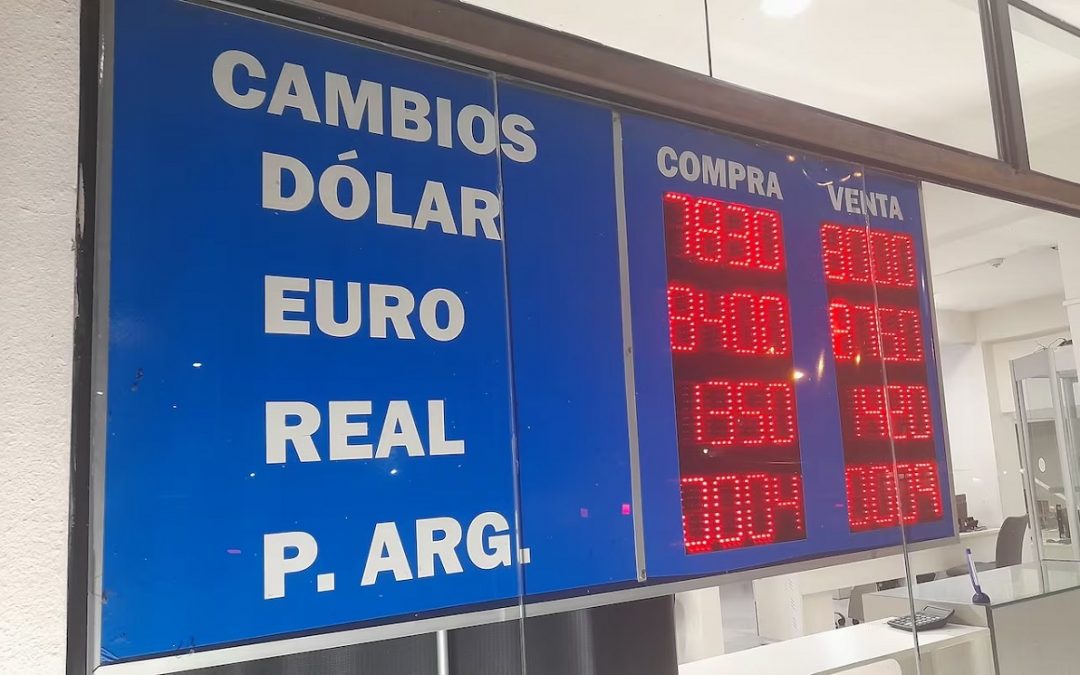 (La Nación) Ahorrar en dólares y endeudarse en guaraníes: consejos para empresas para mitigar la subida de la divisa