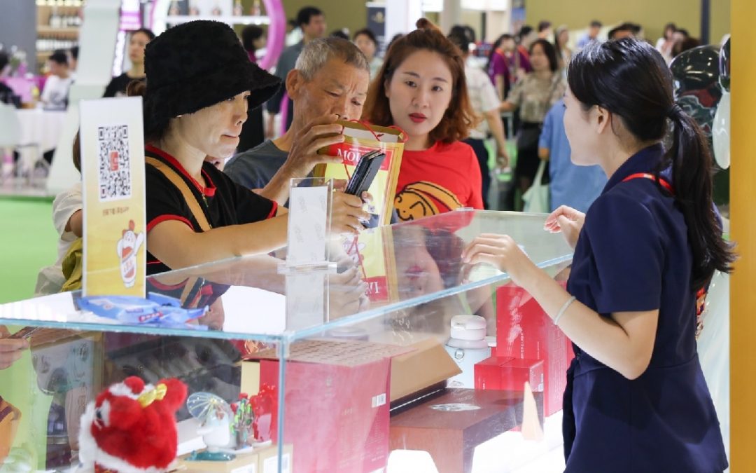 Dinamismo del consumo en China alcanza áreas rurales, con brechas vigentes