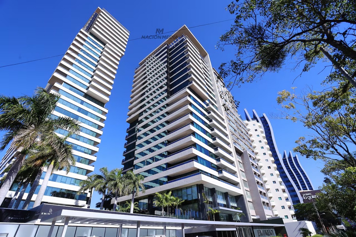 un año del grado de inversión LN