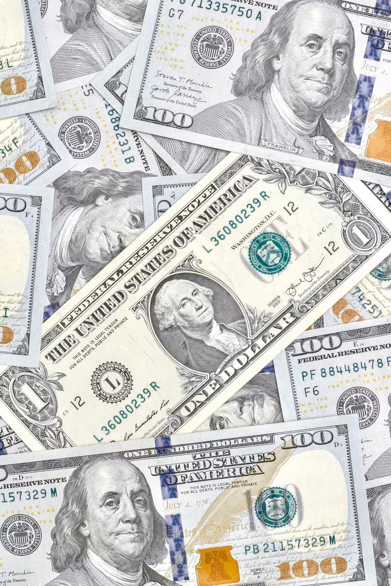 análisis del dólar según Elías Gelay en ABC