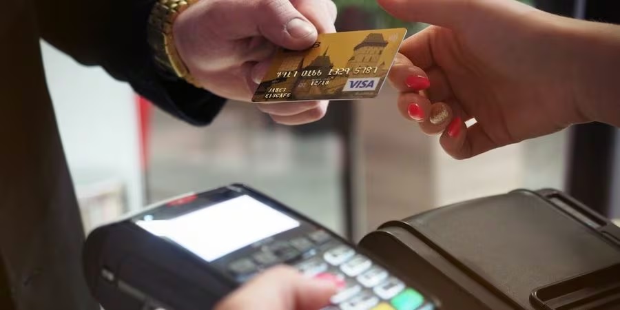 (La Nación) Competencia fuerte: sistema financiero casi duplicó cantidad de tarjetas de crédito en el último año