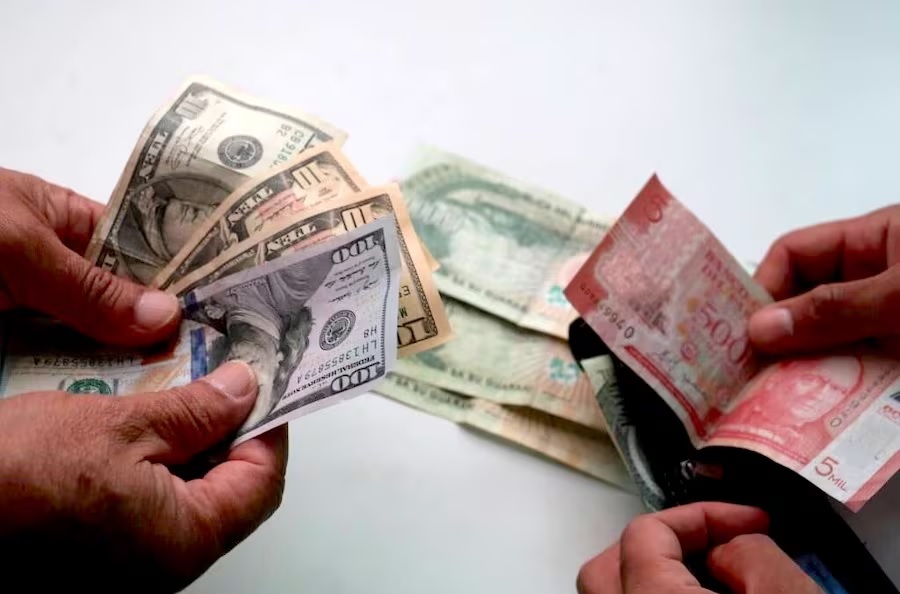 (La Nación) Dólar vuelve a subir y cotizó en G. 7.380