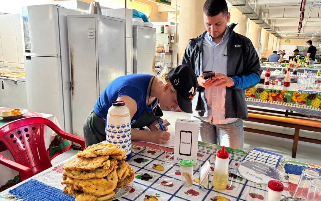 Pagos electrónicos llegan a universo potencial de más de 1.000 comerciantes en el Mercado 4