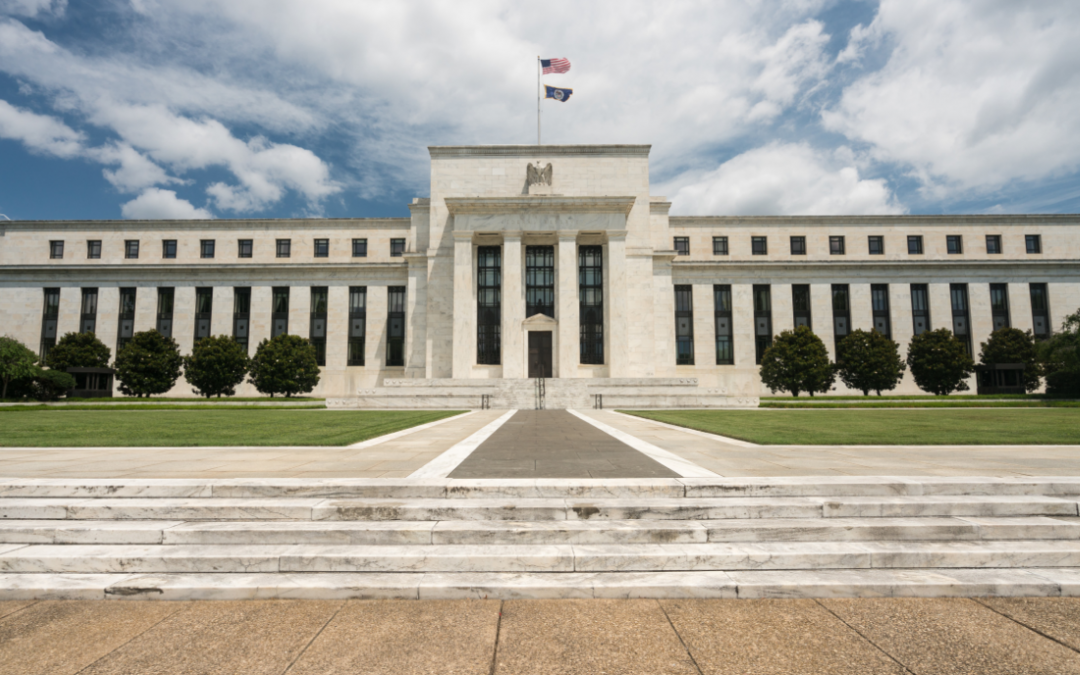 Latinoamérica atenta al recorte de tasas de la Fed: impacto en dólar y acciones