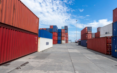 Déficit comercial crece mientras manufacturas compensan caída de primarios