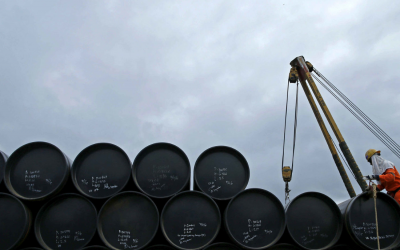 El petróleo sube 5% tras sanciones de EE.UU. a petroleras rusas