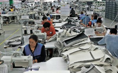EE.UU.: PMI sube en noviembre, con servicios fuertes y manufactura débil