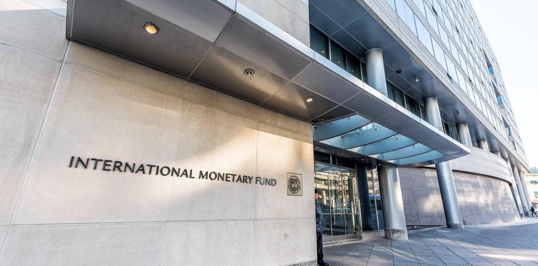 FMI destaca avances económicos, aunque advierte sobre desafíos fiscales y estructurales