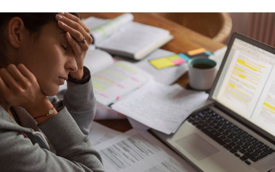 El impostor duda. Procusto castiga.