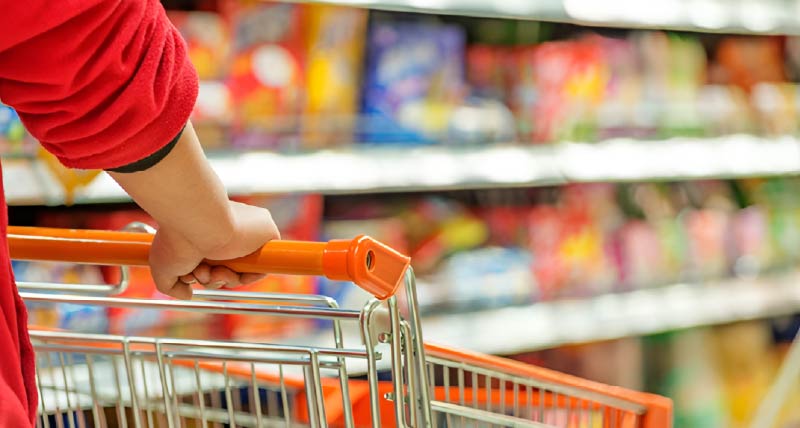 Confianza del consumidor cae en abril y vuelve a zona pesimista