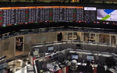 El mercado bursátil se contrae interanualmente, pese a crecimiento mensual